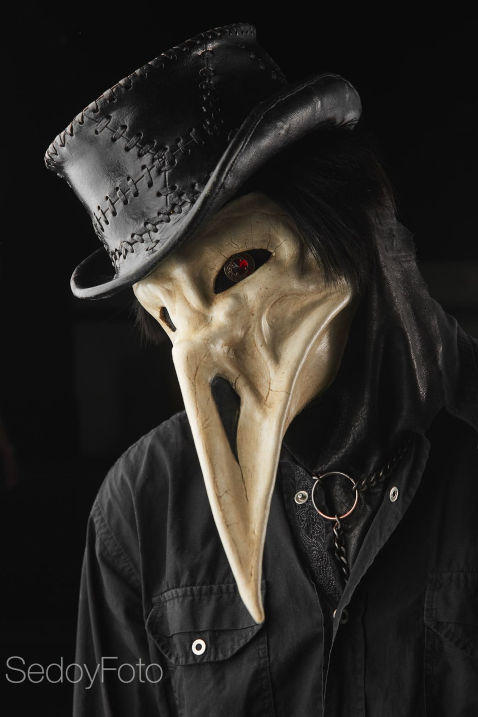 Купить чумную маску. Маска чумного доктора. Чумной доктор маска. Маска доктор чума. Чумной доктор с маской ворона.
