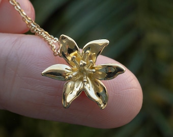 Collana con fiore di giglio - Giglio scolpito in oro massiccio 14k, regalo botanico, lunghezza regolabile