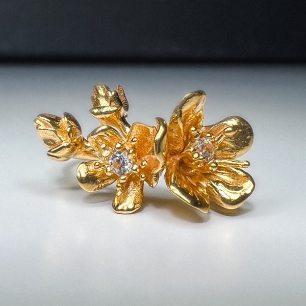 Kirschblüten-Ring aus 585er Gold oder Silber mit zwei echten und fair hergestellten Diamanten