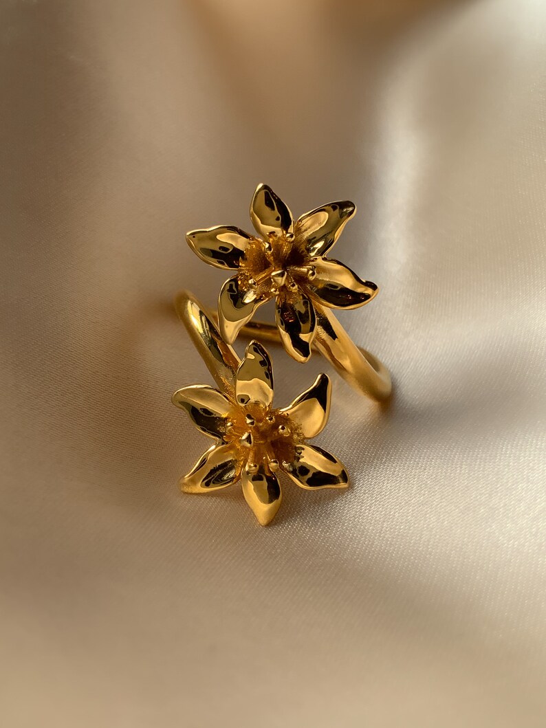 Lily Flower Ring in Gold Etsy