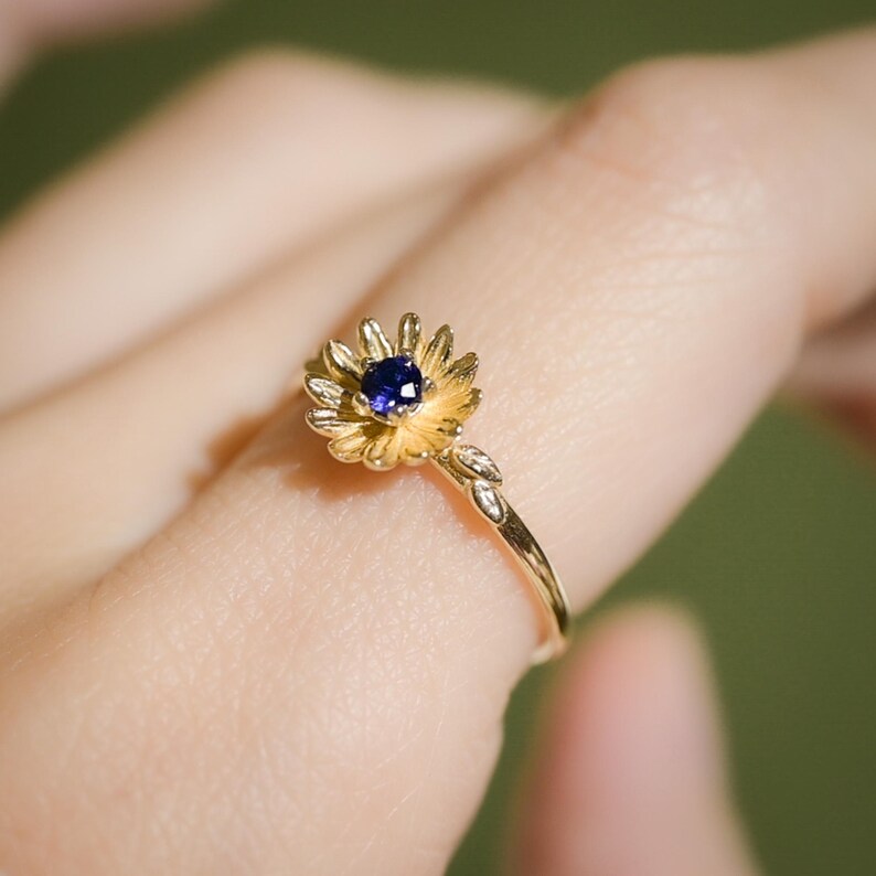 Asterbloemring: geboortesteen saffier, 14k gouden plaat, vermeil of massief zilver afbeelding 6