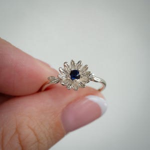 Asterbloemring: geboortesteen saffier, 14k gouden plaat, vermeil of massief zilver afbeelding 8