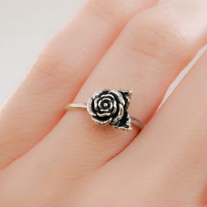 Verouderde sterlingzilveren roosring - statementsieraden met bloemen, maat 6