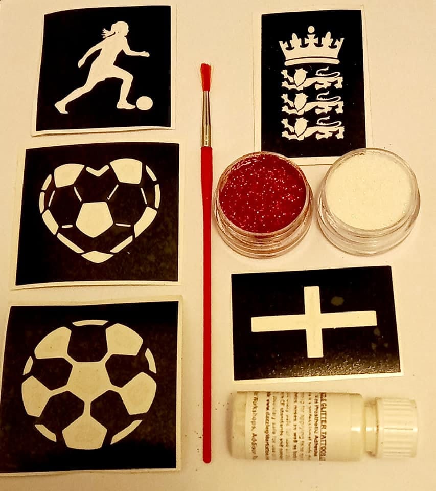 Brizuf Kit de cadeau de fête de football, décoration d'anniversaire, cadeau de football avec poches, porte-clés, bracelet à boucle, autocollants, pour garçons et filles (vert Brizuf Kit de cadeau de fête de football, décoration d'anniversaire, cadeau de football avec poches, porte-clés, bracelet à boucle, autocollants, pour garçons et filles (vert