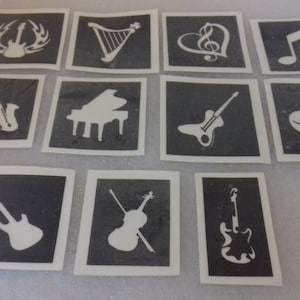 Musik-Schablonen - wählen Sie so viele, wie Sie möchten aus dem Drop Down Menü Violine Klavier Gitarre Harfe Festival