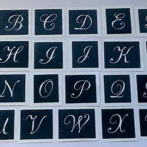 5 plantillas extra pequeñas de letras mayúsculas del alfabeto para vidrio grabado de 0,8 " de alto (2 cm) - elija la letra de elección