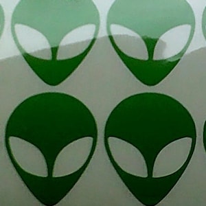 10 - 100 pegatinas de Green Alien - ideal para niños - pega en muchas cosas UFO Space