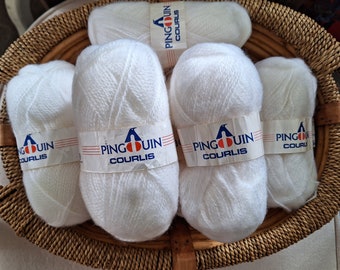 Pingouin Courlis soft white acrylic yarn 50 gms - 1 oz 3/4 - 175 m. 190 yds