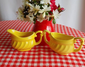 40s 1940s Metlox Yorkshire California pottery yellow sugar and creamer set swirl retro USA 615