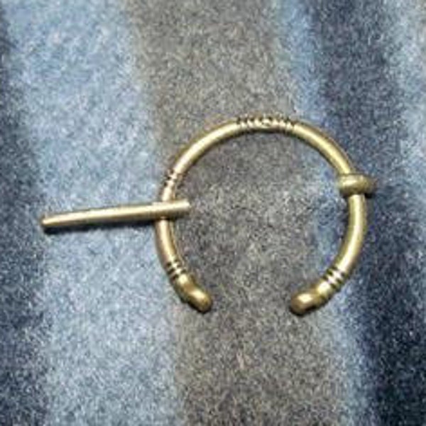 Viking Cloak Pin 1" Penannular Brooch Antique Bronze Tone CP3