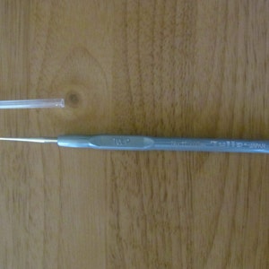 Tulip Fine Steel Crochet Hook with Comfortable Plastic Handle Size 11 Free Shipping