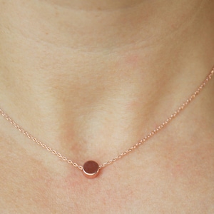 Halskette mit Scheibe, dünne vergoldete Kette mit Dot, Kette mit kleinem runden Anhänger, Brautjungferngeschenk, Geschenk für Freundin Bild 3