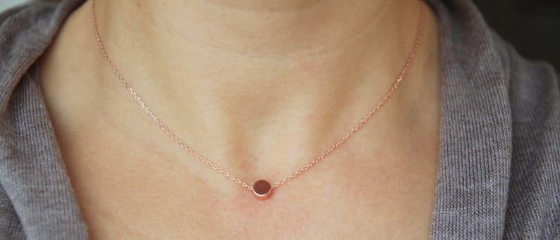 Halskette mit Scheibe, dünne vergoldete Kette mit Dot, Kette mit kleinem runden Anhänger, Brautjungferngeschenk, Geschenk für Freundin Bild 3