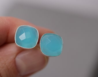 Sterling zilveren stud oorbellen, aqua chalcedoon, edelsteen studs, kussen steen, bruids oorbellen, bruiloft sieraden, stud, edelsteen studs