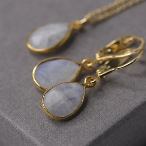 Goldfilled Earrings, Earrings Moonstone, Gemstone Earrings, Rainbow Stone, Wedding Jewelry, Gemstone Jewelry, White Stone