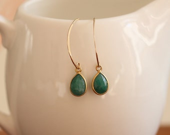 Boucles d'oreilles émeraude, vert, boucles d'oreilles longues, boucles d'oreilles remplies d'or, boucles d'oreilles avec émeraude, rempli d'or 14K, vert sapin