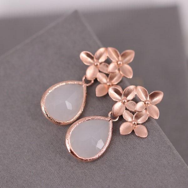 Rosègold Ohrstecker, Ohrringe rosè, Brautschmuck, milchglas, Brautohrringe, Hochzeitsschmuck, Kristall, weiße Ohrringe,  Kirschblüte, Sakura