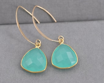 Boucles d’oreilles remplies d’or, longues boucles d’oreilles, pierre triangle, aqua chalcedony, pendentif chalcédony, turquoise, boucles d’oreilles nuptiales, bijoux de mariage