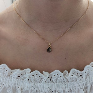 Goldfilled necklace with labradorite, gold necklace, goldfill chain, grey, labradorite, chain with pendant, droplet labradorite pendant