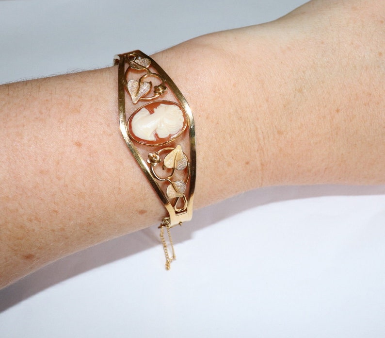 Vintage 1950s 12k Gold Filled GF Van Dell Carved Conch Shell Cameo Hinged Bangle Bracelet Mid Century Jewellery Jewelry Womens Gifts