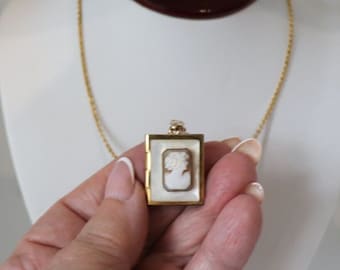 Vintage 12k Gold gefüllter Perlmutt Muschel Muschel Cameo Medaillon & Kette c1950er Jahre