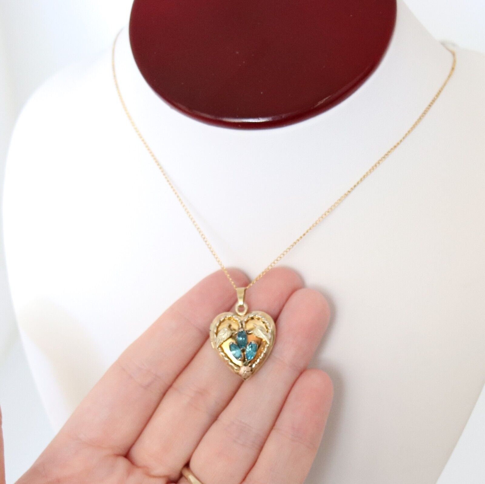 Stone locket design gold deals