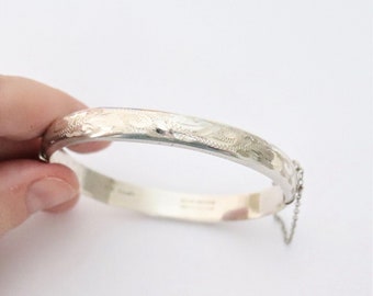C1980s Sterling Silver Bangle Bracelet English Hallmarks C1980s Sterling Silver Bangle Bracelet English Hallmarks