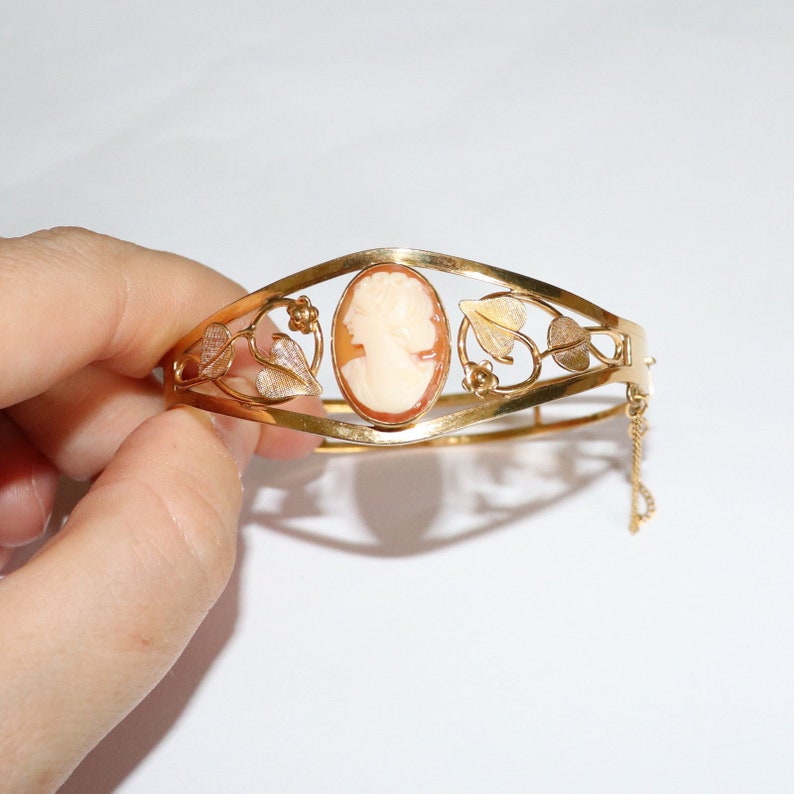Vintage 1950s 12k Gold Filled GF Van Dell Carved Conch Shell Cameo Hinged Bangle Bracelet Mid Century Jewellery Jewelry Womens Gifts