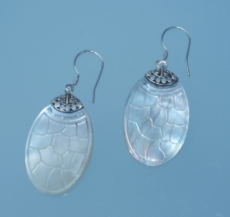 EARRINGS MOTHER of PEARL 15