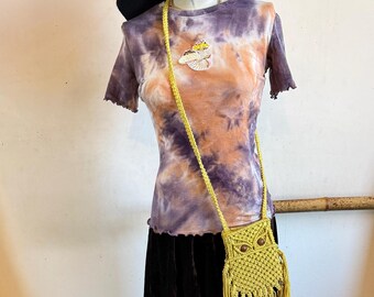 T-shirt upcyclé hippie Flower Child effet tie-dye années 90 avec appliqué champignon