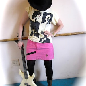 Over Dyed Pink Punk Rock Riot Grrrl Zipper y Studded Cross Festival Mini Skirt