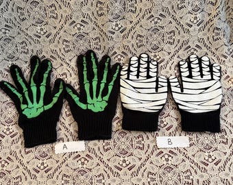 Gants verts vintage mains squelettes et mains de momie