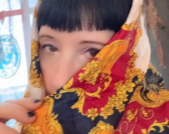 Écharpe châle en polyester vintage des années 1990 à imprimé royal, or, rouge et bleu