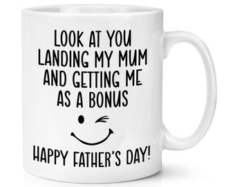 Schauen Sie sich an, wie Sie bei Ihrer Landung (MEINE / UNSERE) Mutter landen und (ME / Uns) als Bonus Glücklicher Vatertag 10 Unzen Tasse Step Dad Cup World's Best Rude awesome Lustig