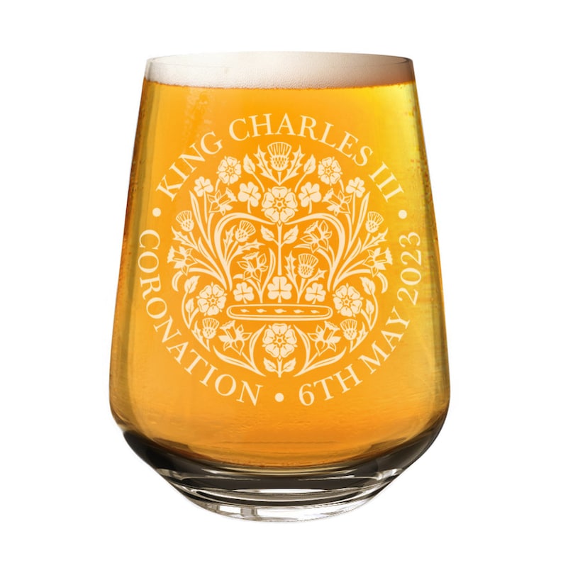 Coronation Emblem King Charles III Craft Beer Gin Wine Tumbler Glass Cider 2/3 Pint King's Commemorative Souvenir His Majesty 6th May 2023 image 1