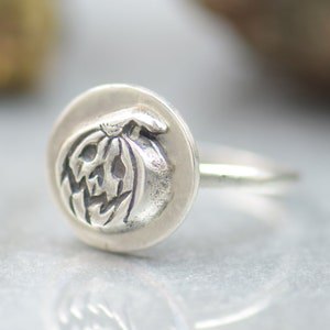Sterlingzilveren Pumpkin Jack O&#39;lantern-ring. Halloweenring. Pompoenring Mysterieuze magische sieraden. Ambachtelijke handgemaakte ring. Halloween-sieraden
