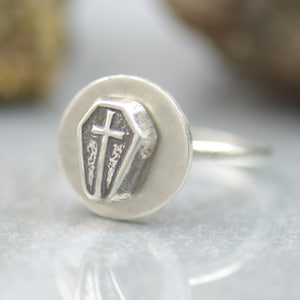 Sterlingzilveren kistring. Halloweenring. Pompoenring Mysterieuze magische sieraden. Ambachtelijke handgemaakte ring. Halloween-sieraden