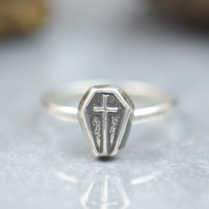 Sterlingzilveren kistring. Halloweenring. Pompoenring Mysterieuze magische sieraden. Ambachtelijke handgemaakte ring. Halloween-sieraden