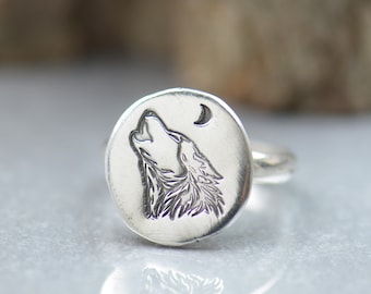 Sterling silver wolf howling at the moon ring.Artisan handmade.Rings for men or women.Nature mountain ring, handmade spiritual.Wolf animal