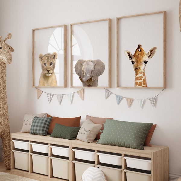 Safari Kinderzimmer Wandkunst, Tierbabys 3er Set, Löwe Elefant Giraffe, Safari Tierbabys Poster, Kinderzimmer Dekor, digital druckbare Kunst