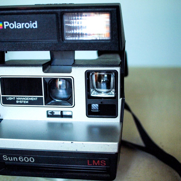 Polaroid Sun 600 Instant Camera With Flash