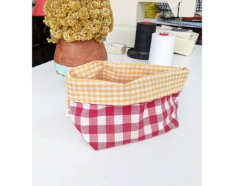 Vichy bread basket. Checkered bread bin. Vichy cotton basket. Gingham bread basket. Check bread bin. Check cotton bread basket