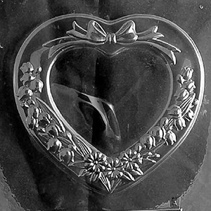 Valentine PERSONALIZED HEART P/B Dim 7 1/4 x 7 1/2 x 1/2 Weight: 11.8 Item No. V303A