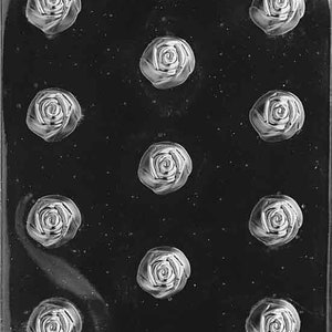 Fancy CROWNS Dim 1 1/2 x 1 3/4 x 1/2 Weight: 0.3 Item No. D040