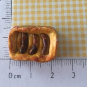 Poppenhuis miniatuur TOAD in the HOLE handgemaakt afbeelding 3