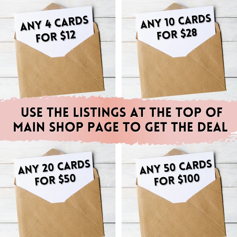 K&ouml;nnte beinhalten: Vier braune Umschl&auml;ge mit wei&szlig;en Karten darin. Die Karten zeigen den Text "ANY 4 CARDS FOR $12", "ANY 10 CARDS FOR $28", "ANY 20 CARDS FOR $50" und "ANY 50 CARDS FOR $100". Der Text "USE THE LISTINGS AT THE TOP OF MAIN SHOP PAGE TO GET THE DEAL" ist in rosa Buchstaben auf wei&szlig;em Hintergrund geschrieben.
