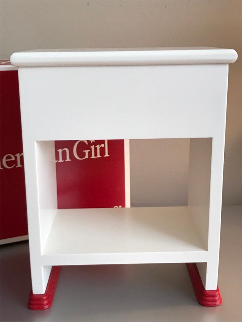 American Girl MOLLY NIGHTSTAND for 18/" Dolls Retired Dresser Table Molly/'s NEW