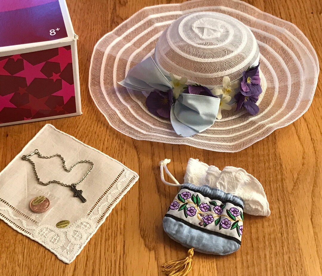 thumbnail image 2 of American Girl Nanea's Meet Accessories Set - Shell Necklace, Handbag & Pretend Money - 18" Doll 2 of 4