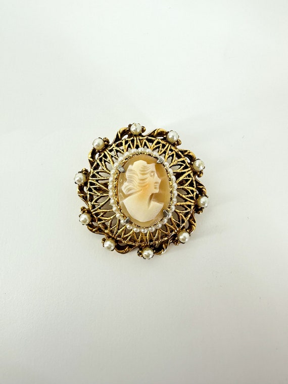 Florenza Gold Tone Carved Shell Cameo Faux Pearl B