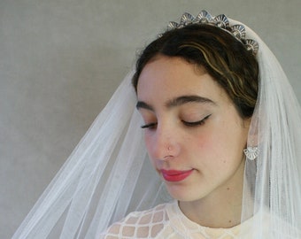 Stylish Bridal Headpiece. Wedding Halo in Silver or Gold .Modern Crown. Wedding Hair Accessory. Silver or Gold Tiara. Modern Wedding Crown
